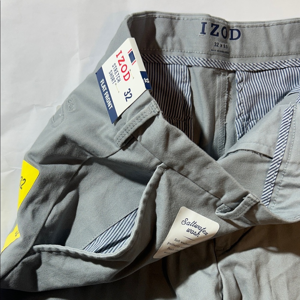 Izod Men's Gray Flat Front Shorts - Picture 4 of 4
